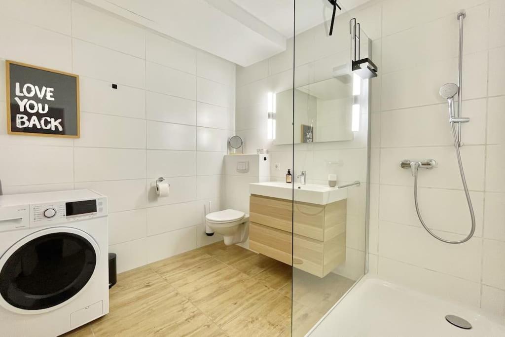 Stadt-Oase - kostenlos Parken, ruhig, Kliniken, GOP, Bali-therme, Boxspringbett