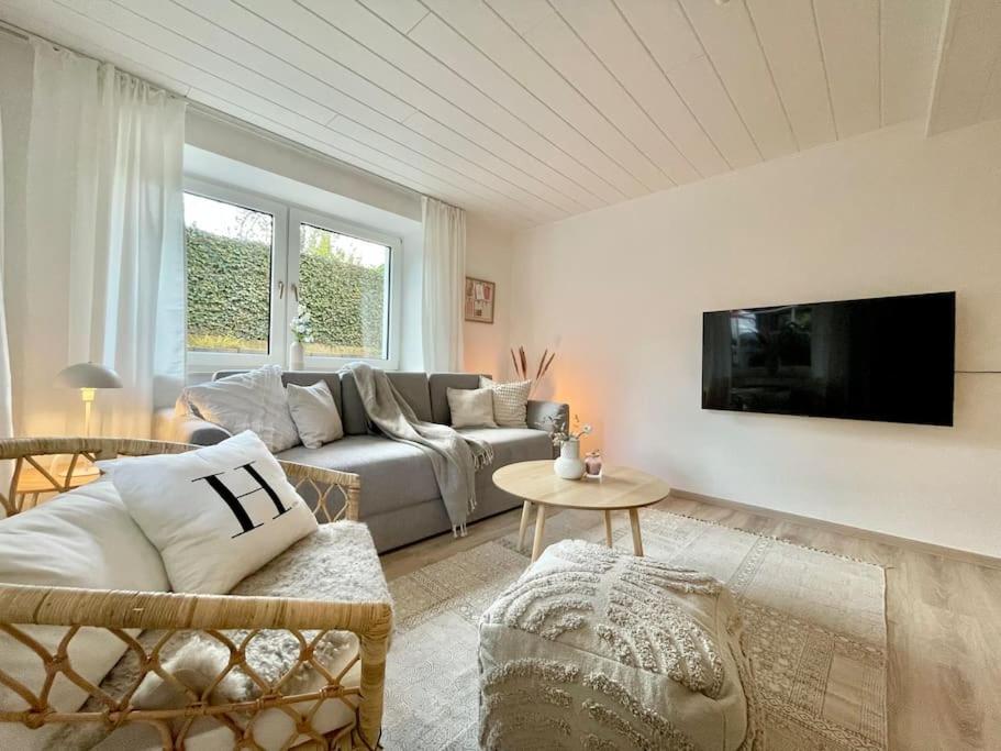 Stadt-Oase - kostenlos Parken, ruhig, Kliniken, GOP, Bali-therme, Boxspringbett
