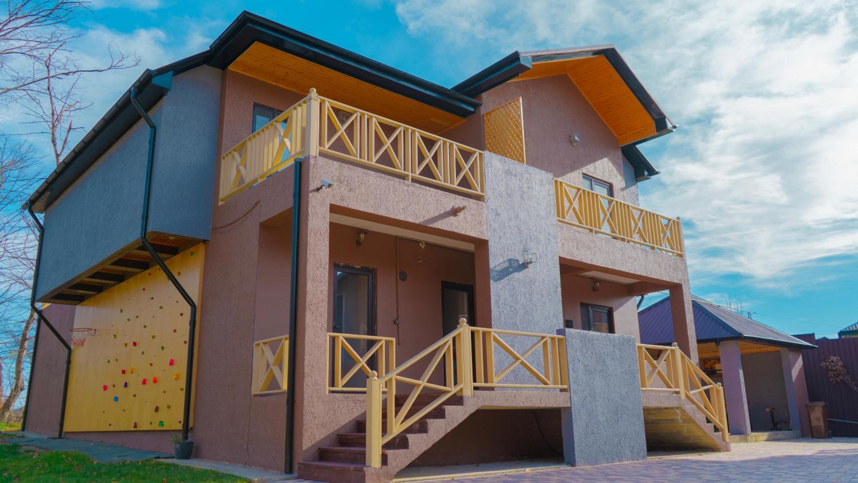 CHALET WOODS GUSAR