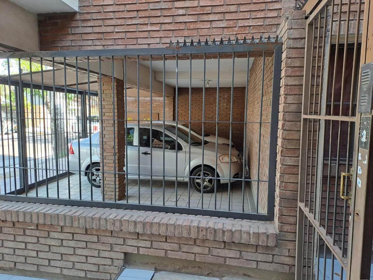 Depto Mendoza con cochera cerca del centro