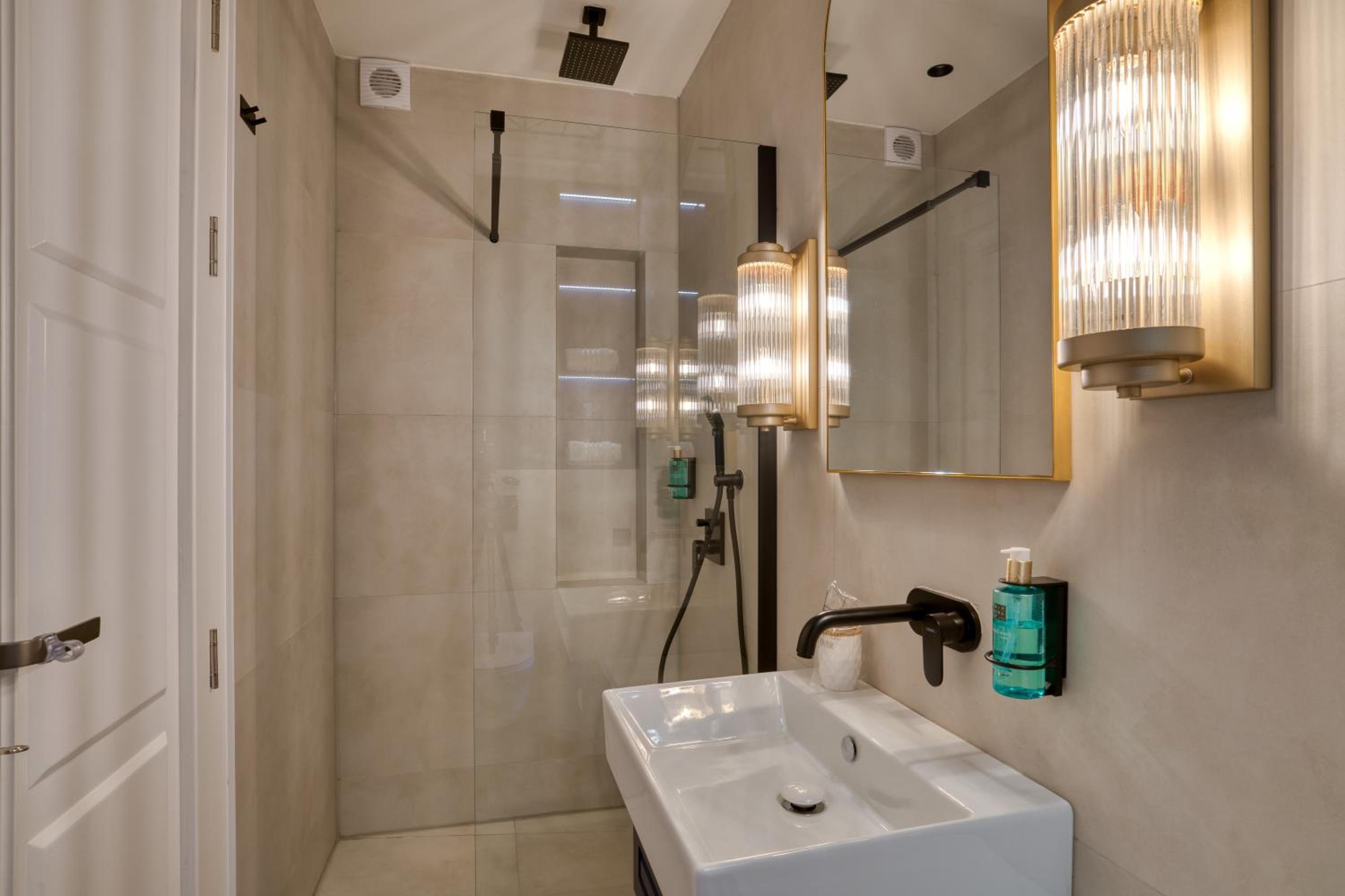 Hive Luxury Suites by MN Property view 2