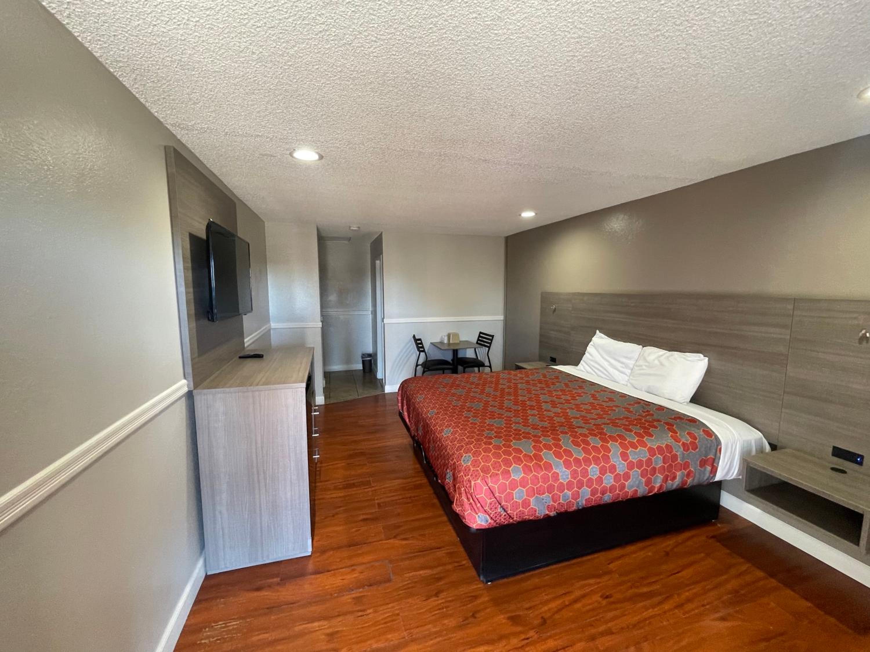 San Bernardino Vacations - Economy Inn - Property Image 8