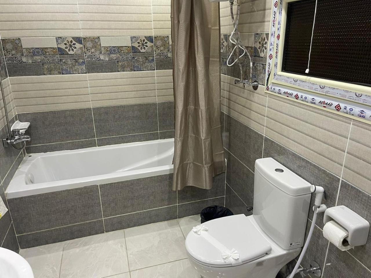 Zahrat Al Bahr El Azam Apartments