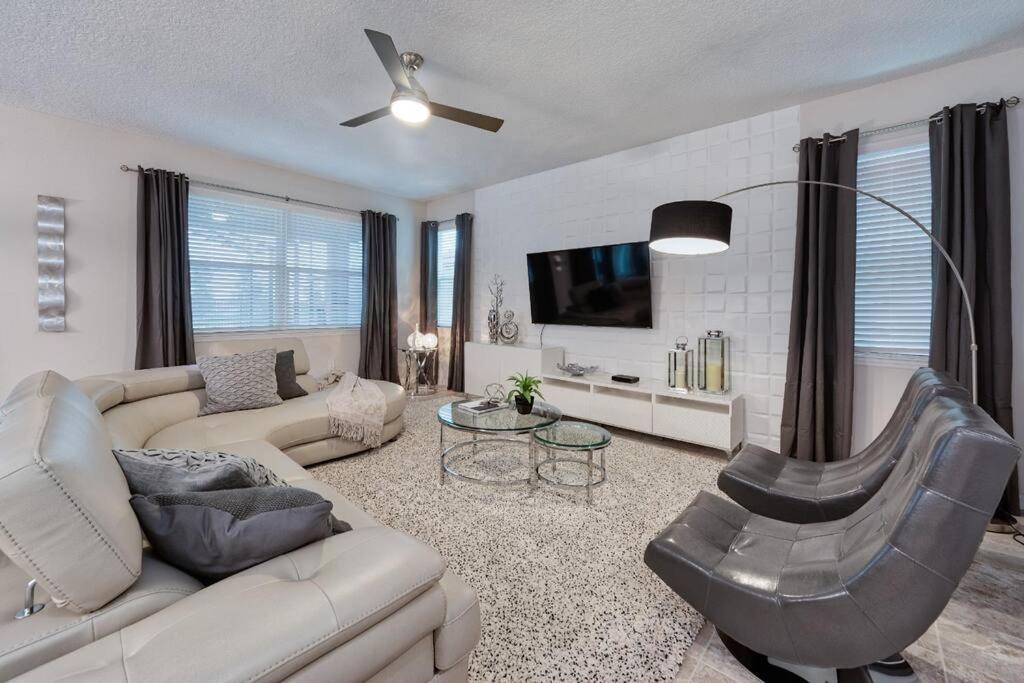 DISNEY LUXURIOUS HOUSE - 5 BEDROOM - SOLARA RESORT view 4