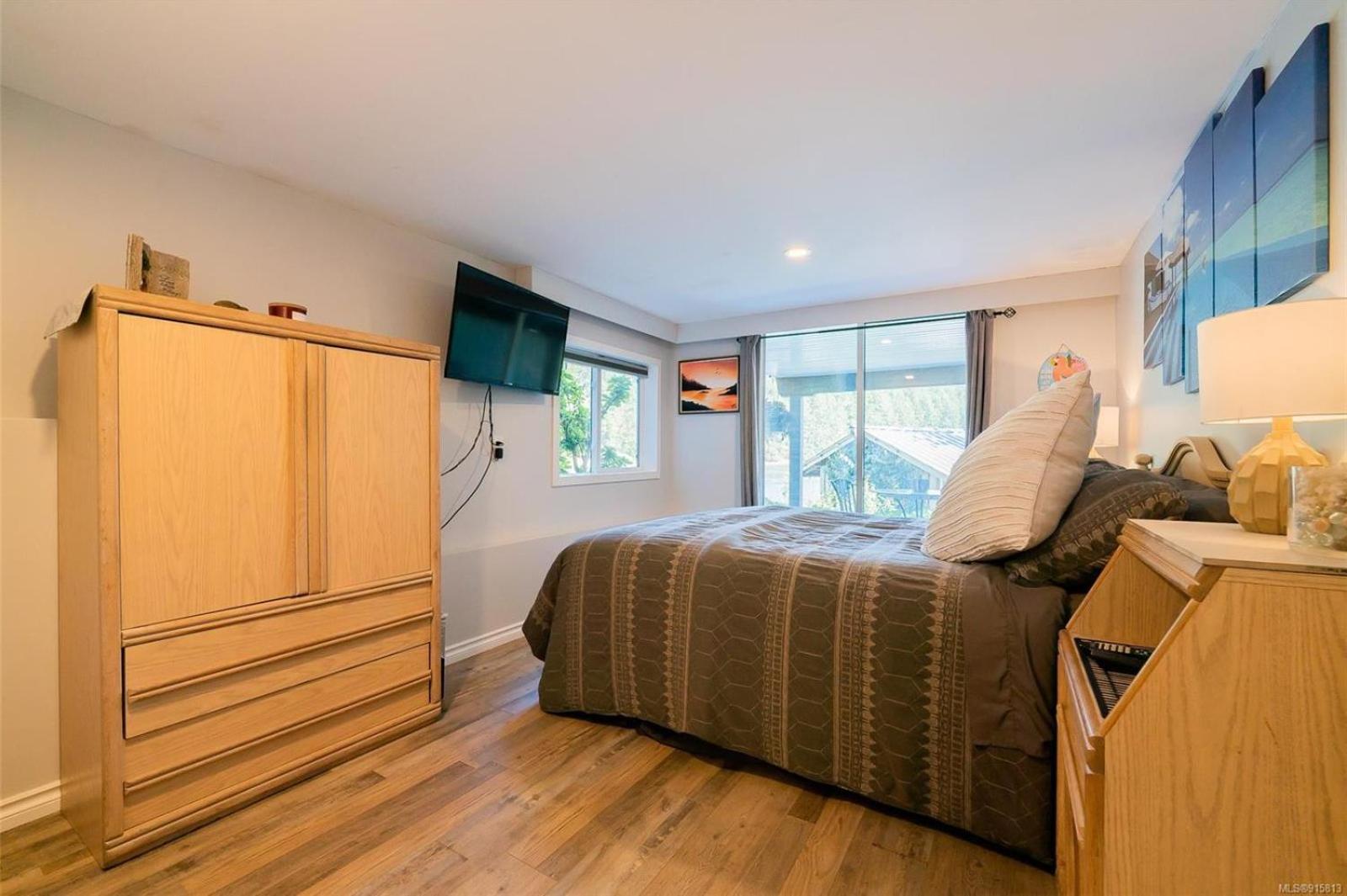 Trails End Beach house suite w/hot tub view 5