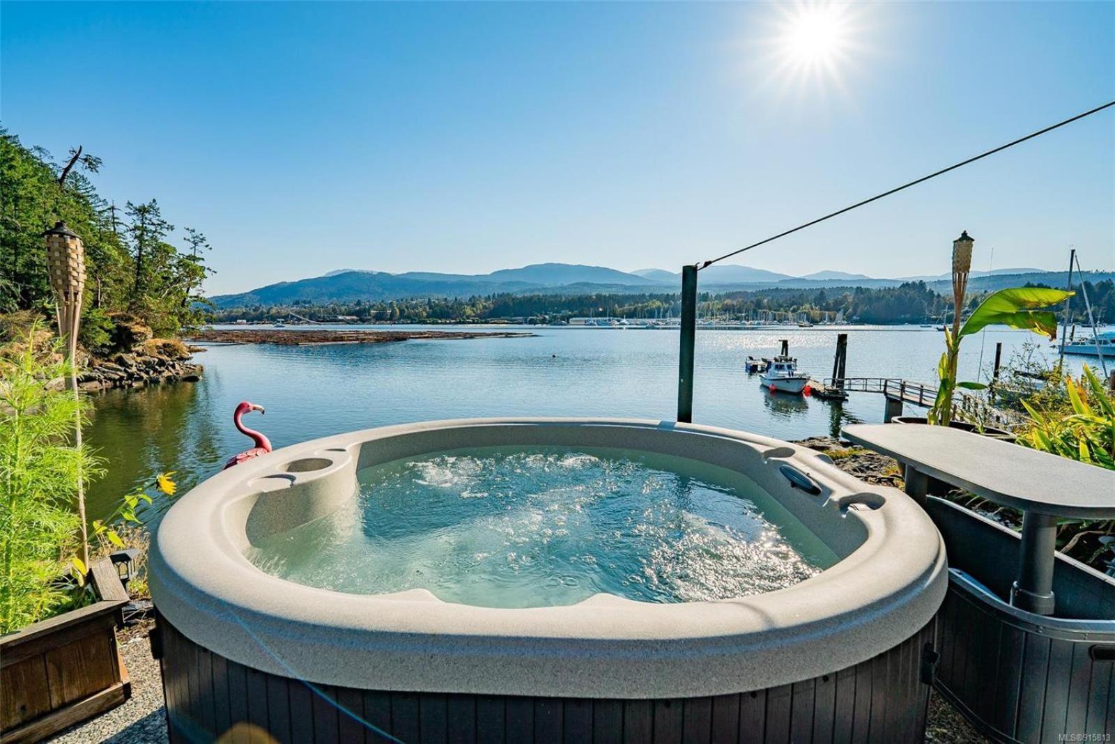 Trails End Beach house suite w/hot tub view 4