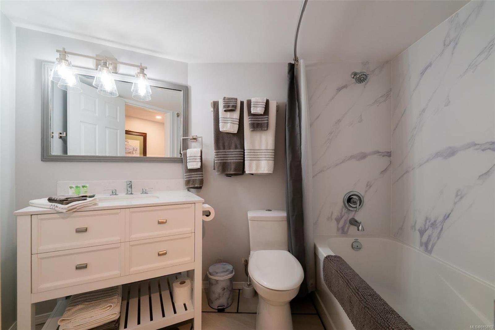 Trails End Beach house suite w/hot tub view 2