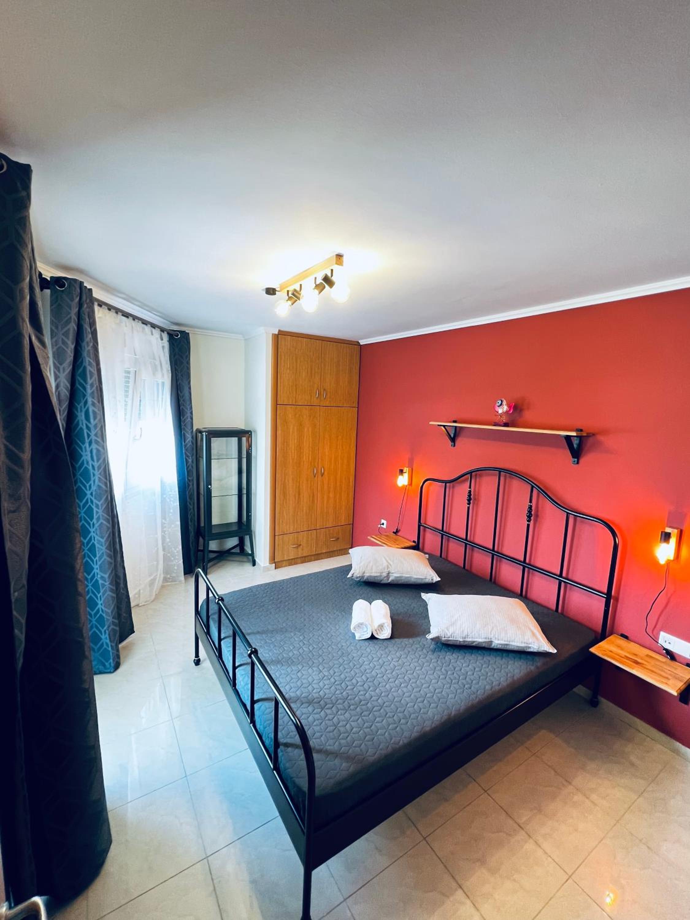 Steel & Oak-Stylish Stay Near Shore view 2