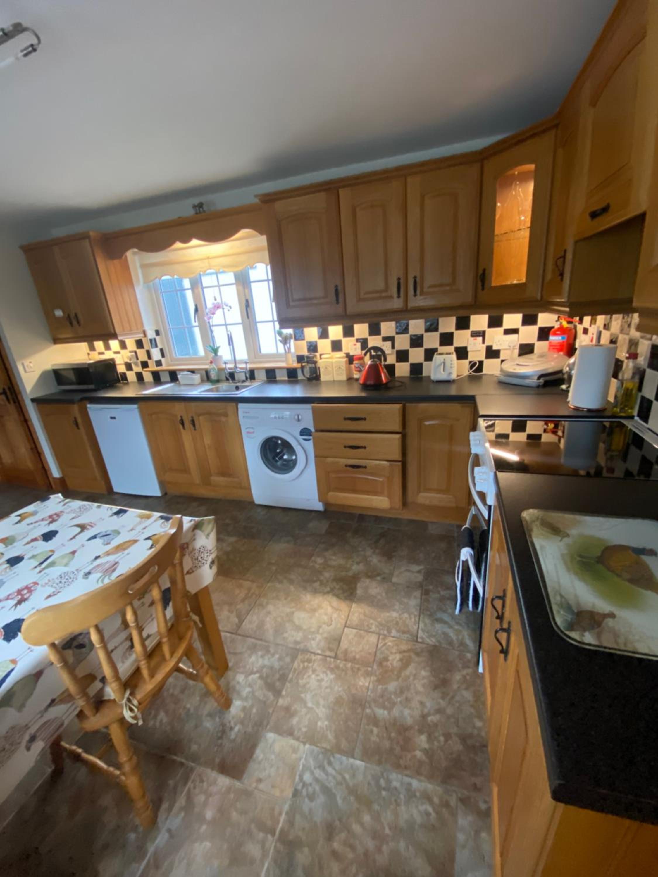 Ennis Vacations - Cheerful 3 bedroom country farm house - Property Image 5