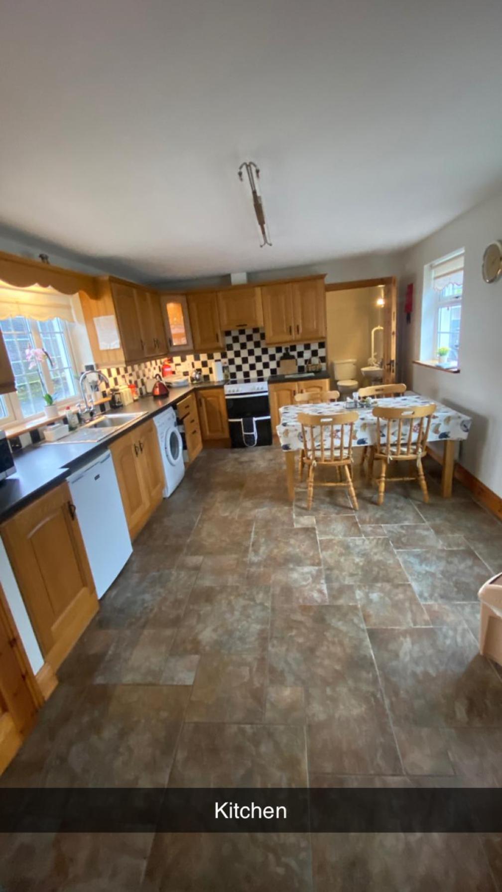 Ennis Vacations - Cheerful 3 bedroom country farm house - Property Image 4