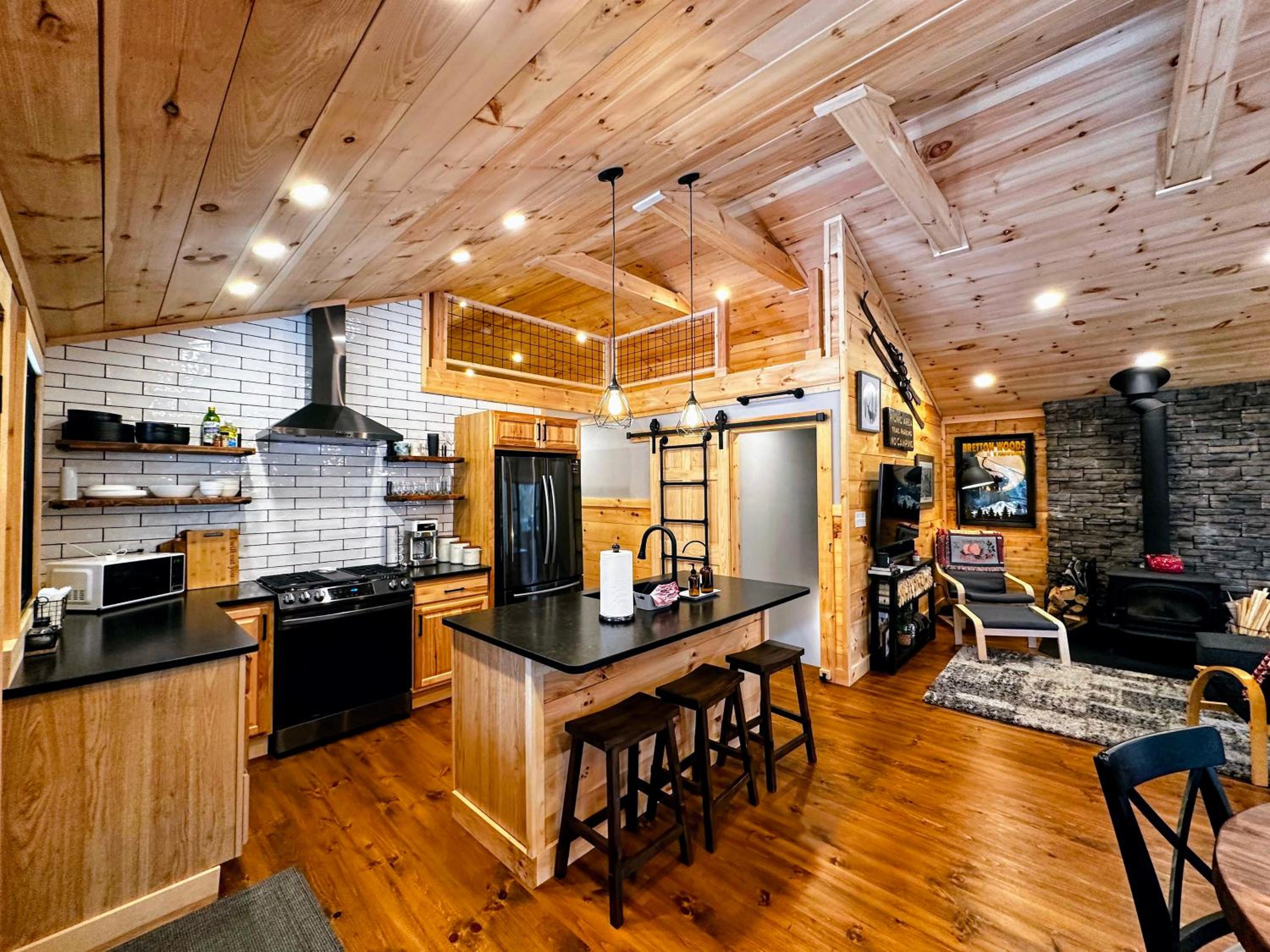 5R Cozy log chalet in fantastic location. Ski, snowshoe, fish, explore! AC, pet friendly! view 5