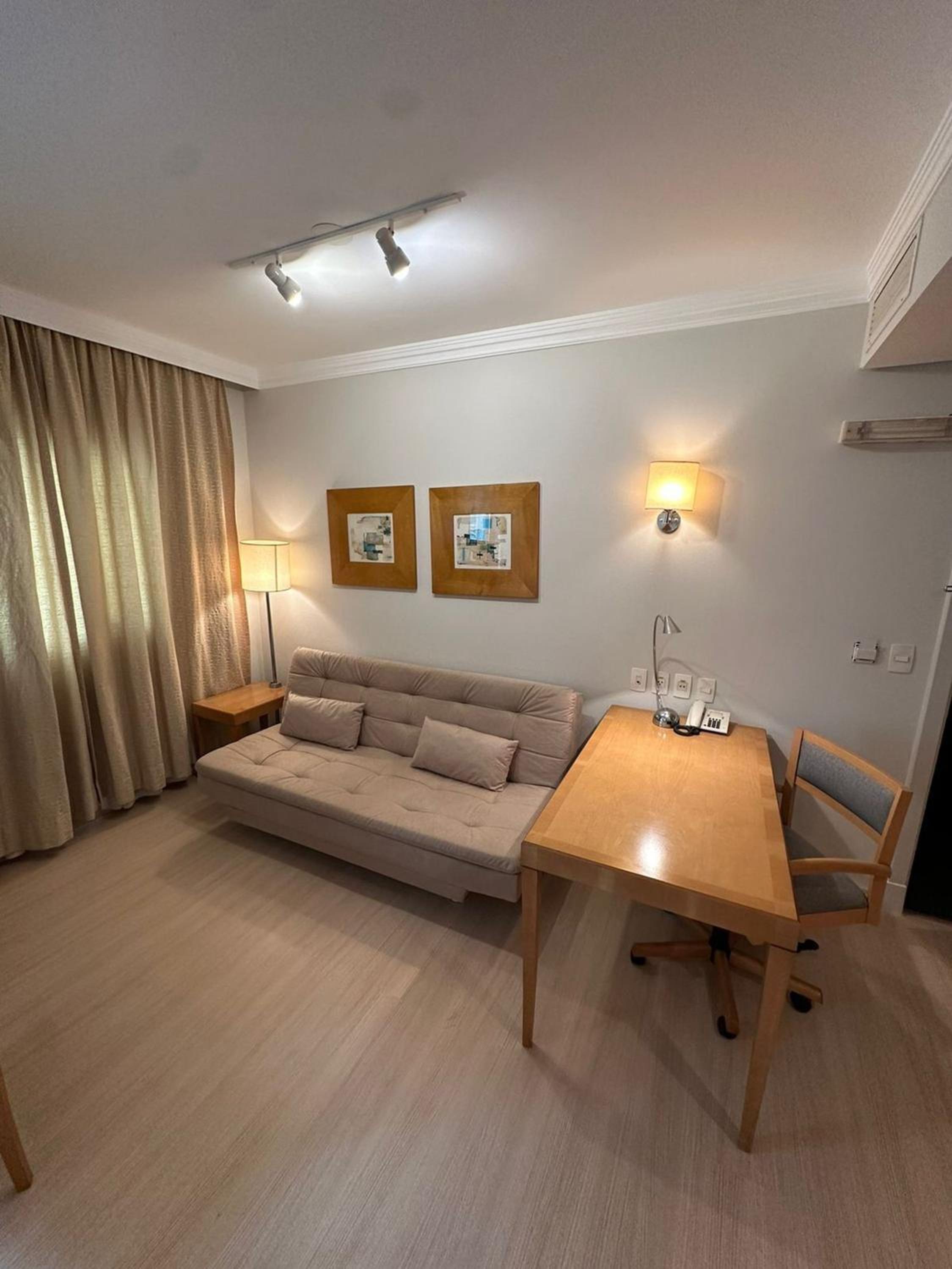Flat localizado na Rua Oscar Freire