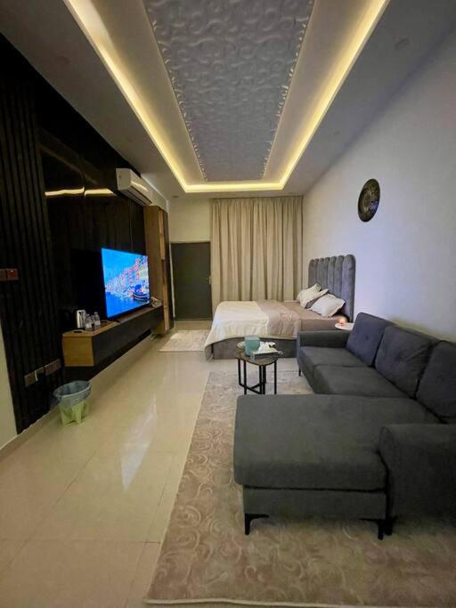 Luxury studio with private side entrance