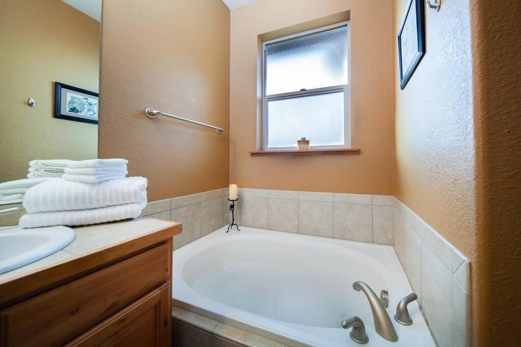 Luxe Downtown Winter Park Private Hot Tub 4 BR view 2