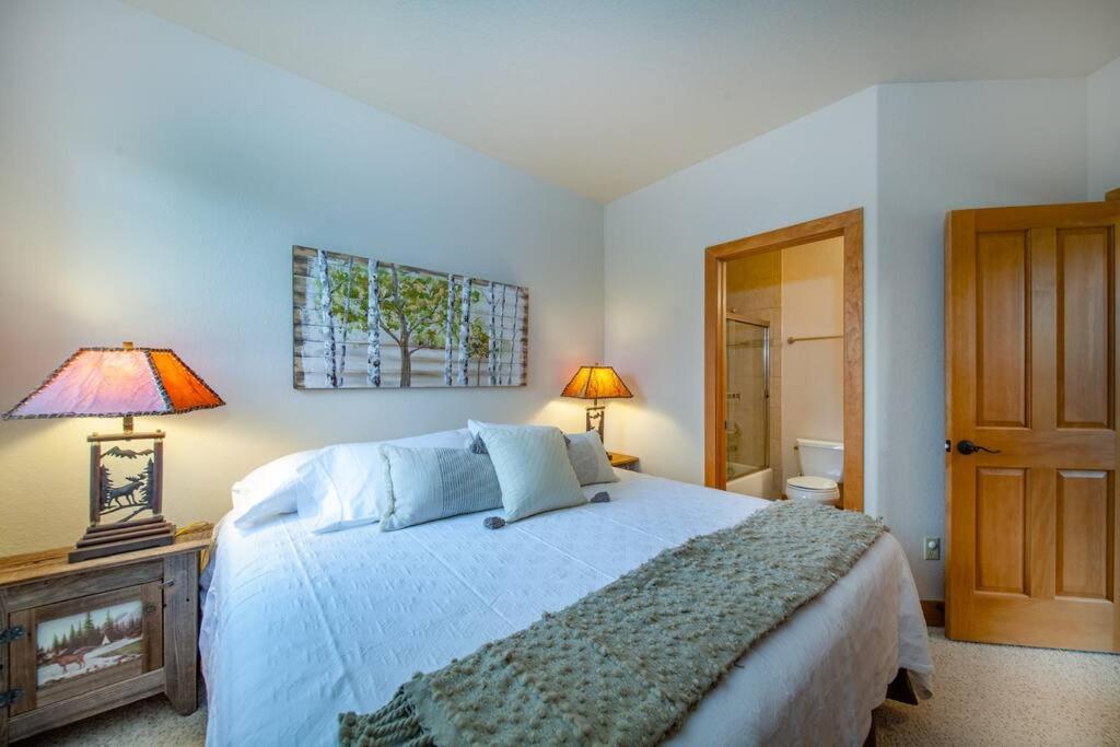 Luxe Downtown Winter Park Private Hot Tub 4 BR view 3