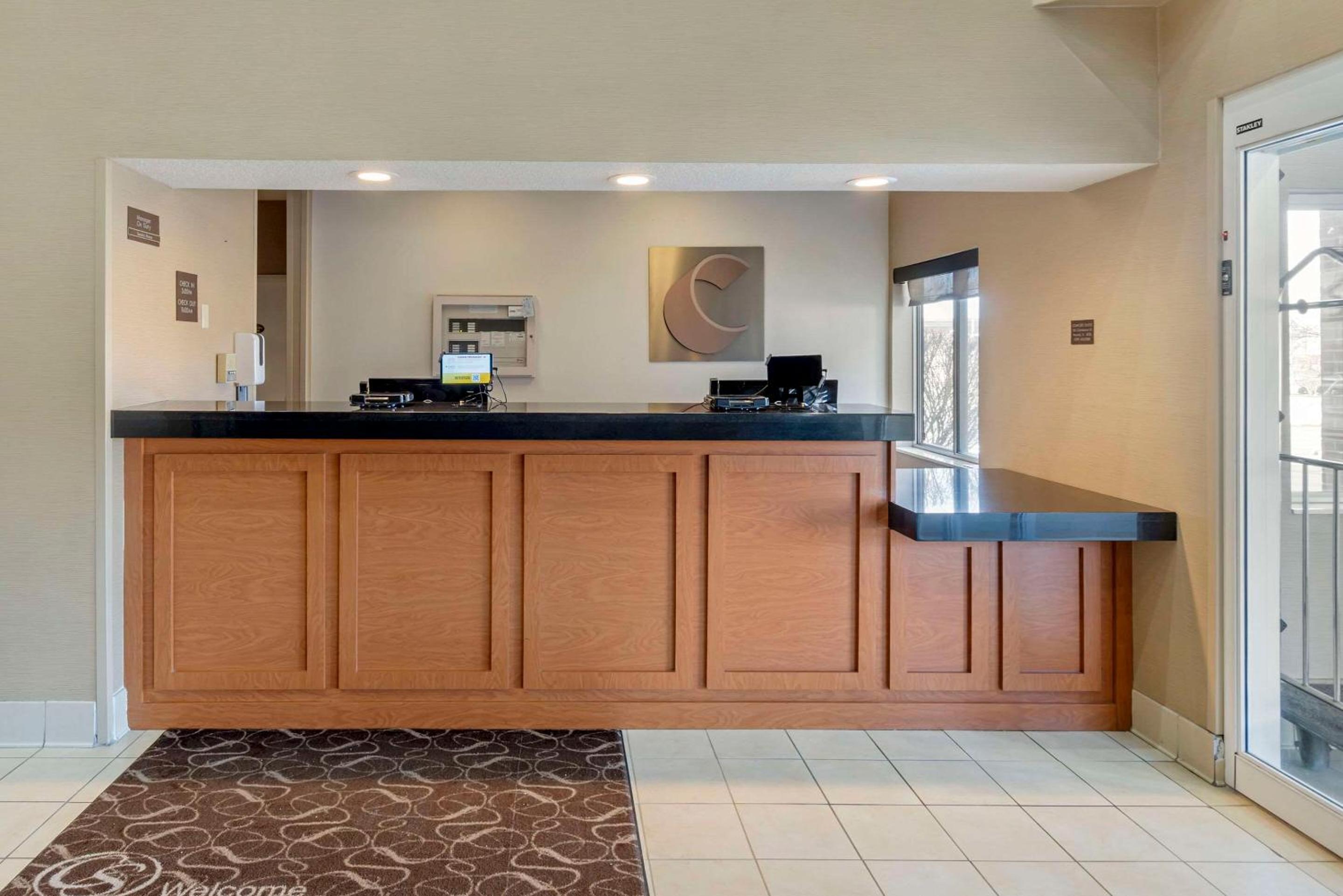 Bloomington Vacations - Comfort Suites Normal University area - Property Image 6