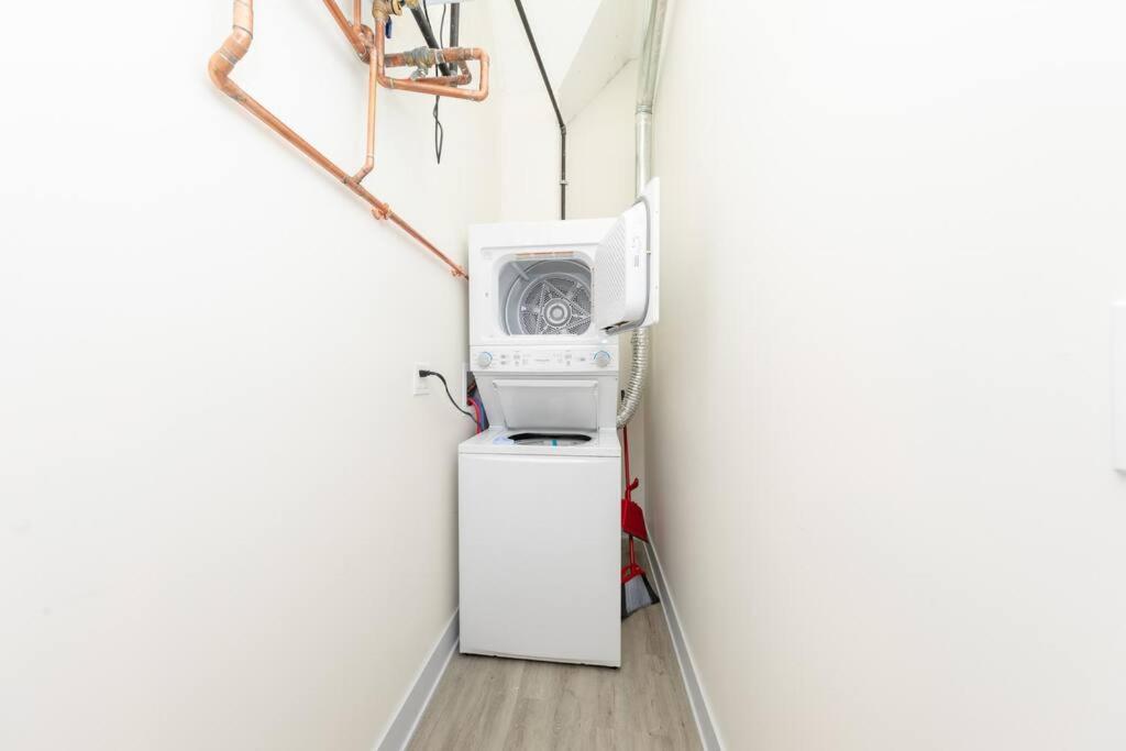 Chicago Vacations - McCormick 5Br-3Ba Luxury Suite for groups of up to 12 guests with Gym access and Optional Parking - Property Image 40