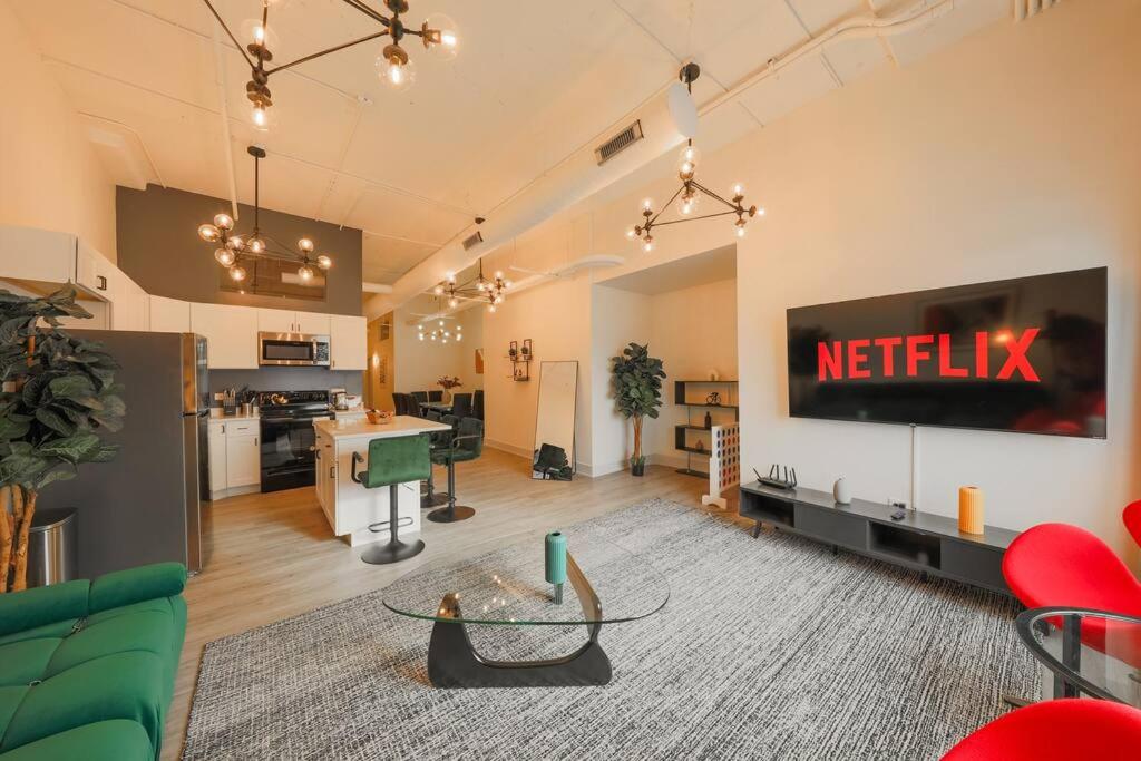 Chicago Vacations - McCormick 5Br-3Ba Luxury Suite for groups of up to 12 guests with Gym access and Optional Parking - Property Image 49