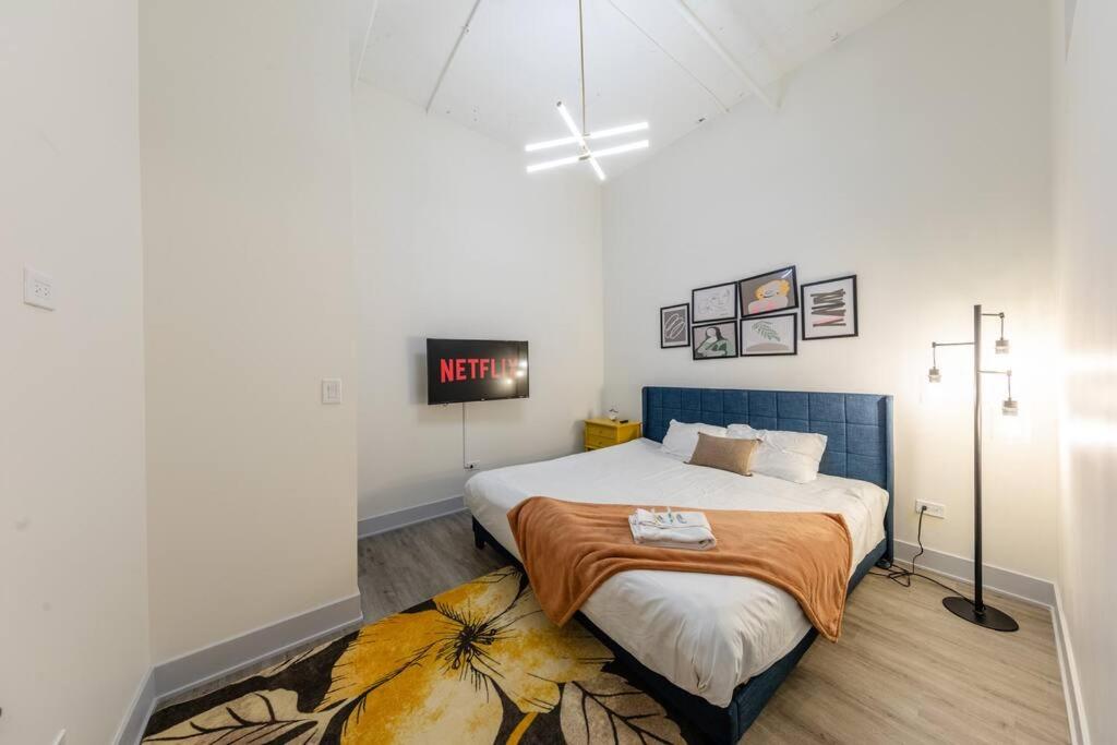 Chicago Vacations - McCormick 5Br-3Ba Luxury Suite for groups of up to 12 guests with Gym access and Optional Parking - Property Image 55