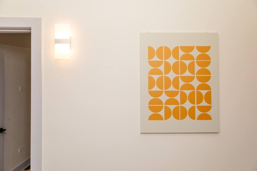 Chicago Vacations - McCormick 5Br-3Ba Luxury Suite for groups of up to 12 guests with Gym access and Optional Parking - Property Image 57