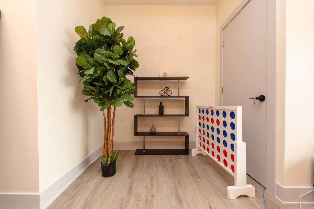 Chicago Vacations - McCormick 5Br-3Ba Luxury Suite for groups of up to 12 guests with Gym access and Optional Parking - Property Image 63