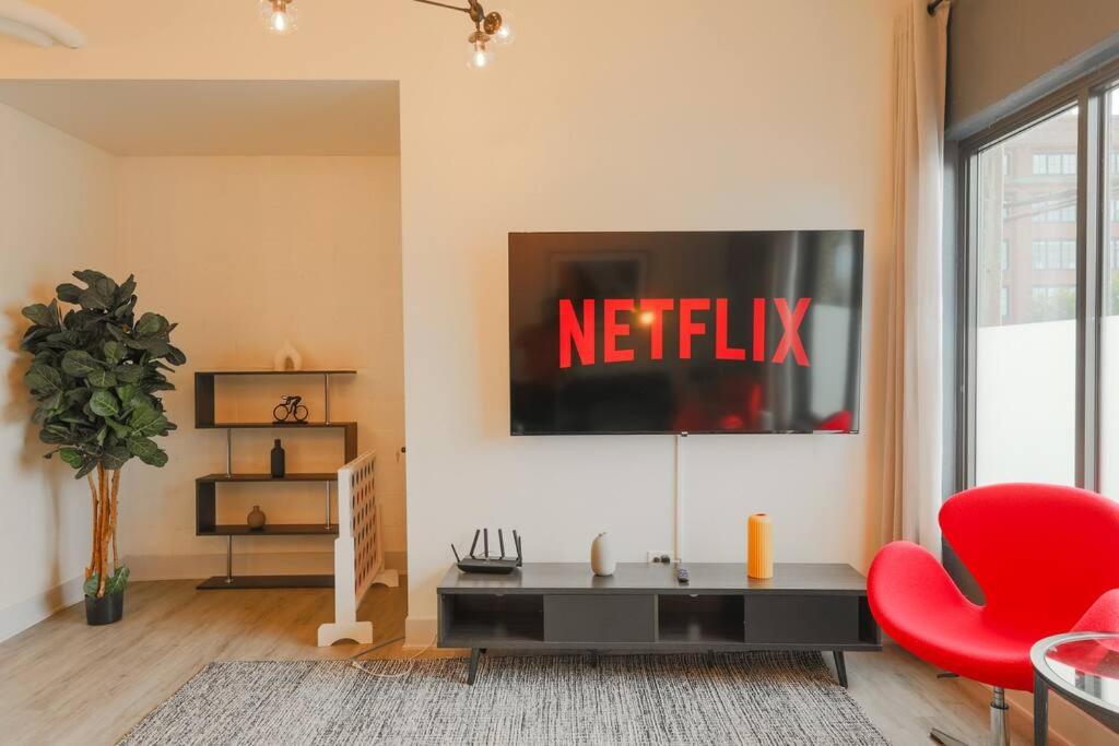 Chicago Vacations - McCormick 5Br-3Ba Luxury Suite for groups of up to 12 guests with Gym access and Optional Parking - Property Image 64