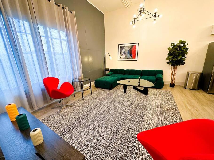 Chicago Vacations - McCormick 5Br-3Ba Luxury Suite for groups of up to 12 guests with Gym access and Optional Parking - Property Image 8