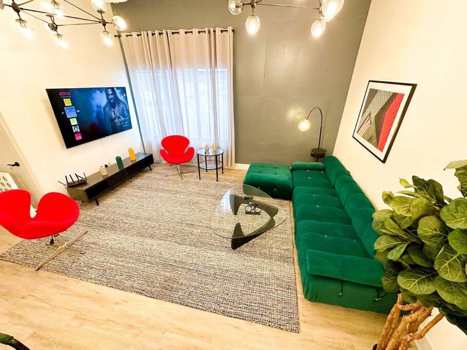 Chicago Vacations - McCormick 5Br-3Ba Luxury Suite for groups of up to 12 guests with Gym access and Optional Parking - Property Image 33