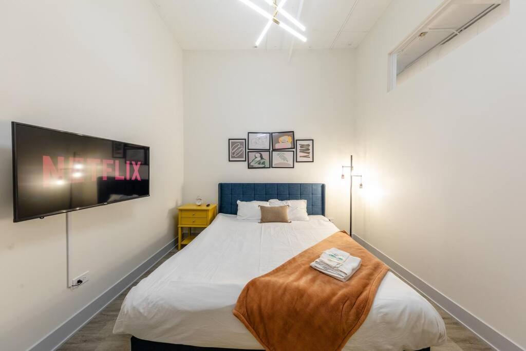 Chicago Vacations - McCormick 5Br-3Ba Luxury Suite for groups of up to 12 guests with Gym access and Optional Parking - Property Image 51