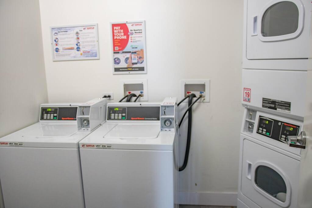 Chicago Vacations - McCormick 5Br-3Ba Luxury Suite for groups of up to 12 guests with Gym access and Optional Parking - Property Image 16