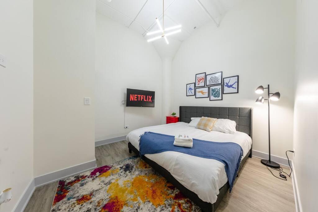 Chicago Vacations - McCormick 5Br-3Ba Luxury Suite for groups of up to 12 guests with Gym access and Optional Parking - Property Image 43