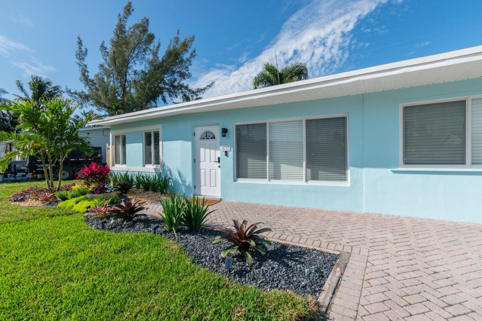 Paradise Oasis with Heated Pool 8 mins from the Beach! in Pompano Beach, US