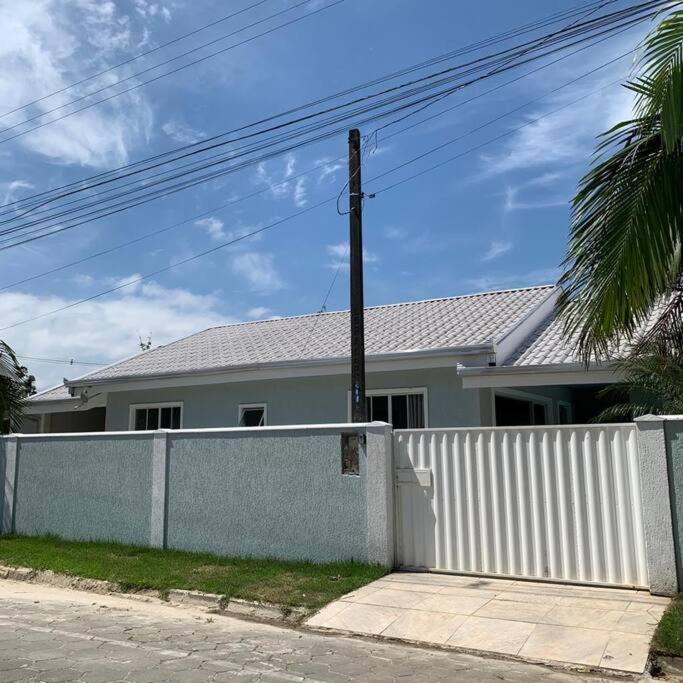 M&M House - Casa com Piscina e Ar Condicionado em Matinhos