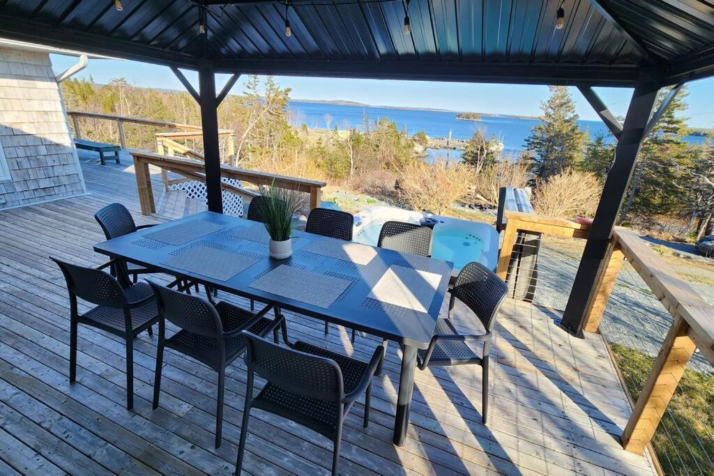 Serenity Retreat Oceanview and Spa