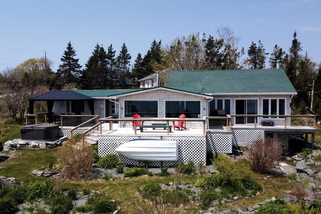 Serenity Retreat Oceanview and Spa