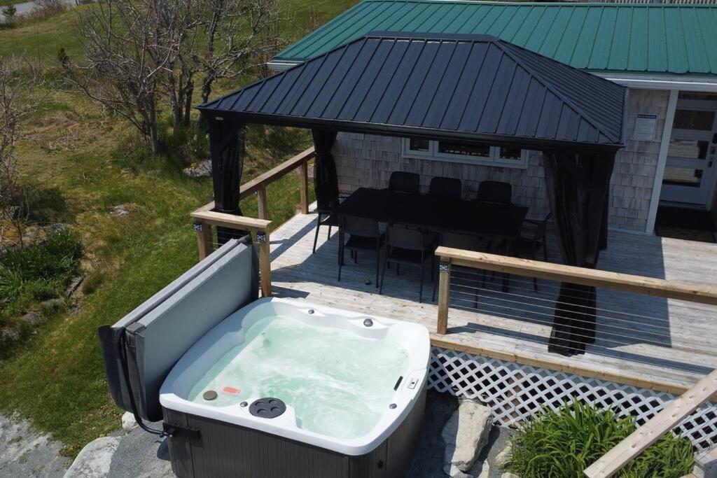 Serenity Retreat Oceanview and Spa