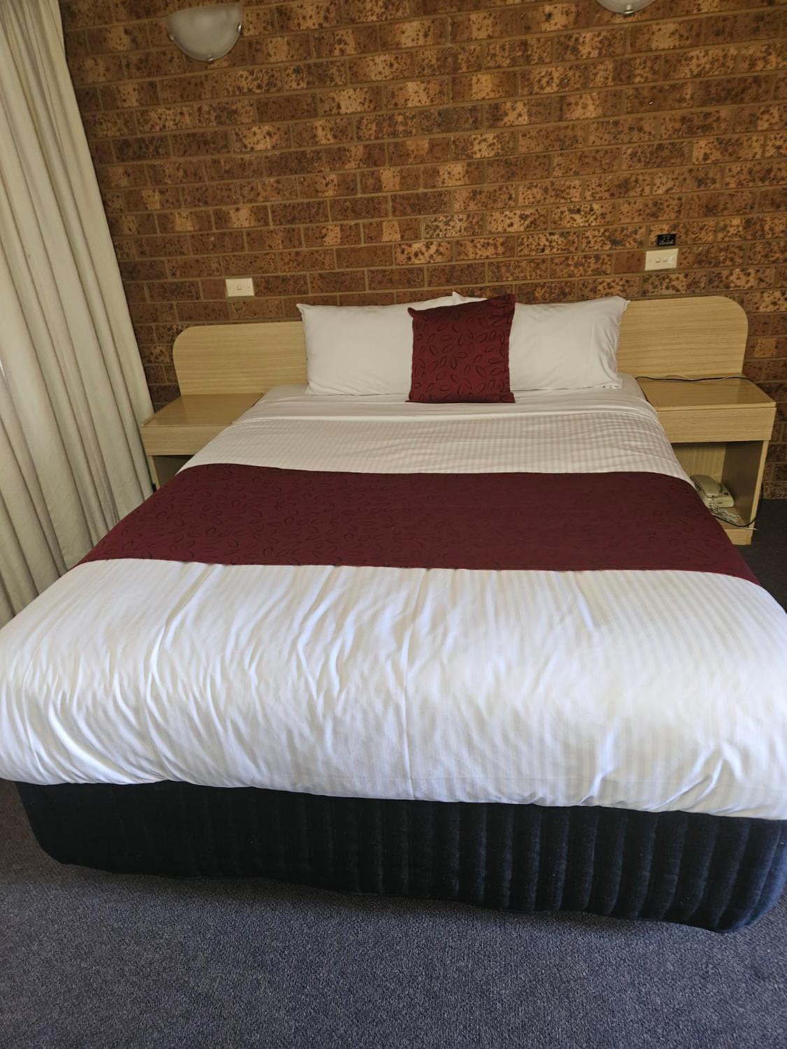 Courtyard Motor Inn