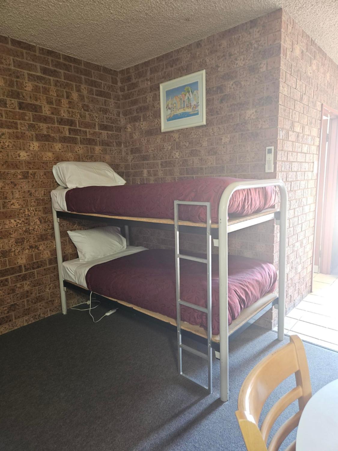 Courtyard Motor Inn