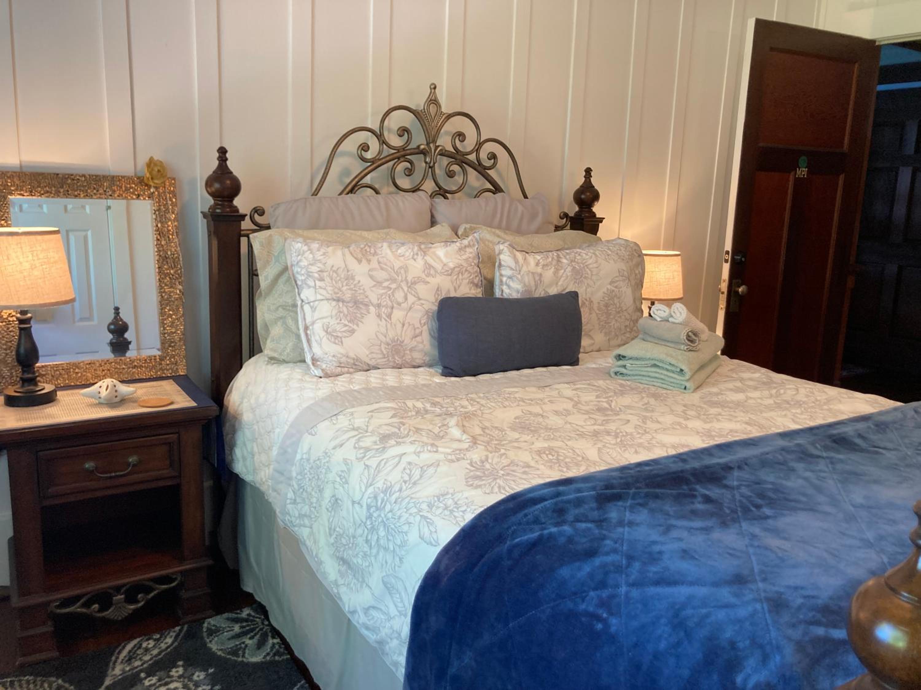 Hilo Bay Oceanfront Bed and Breakfast