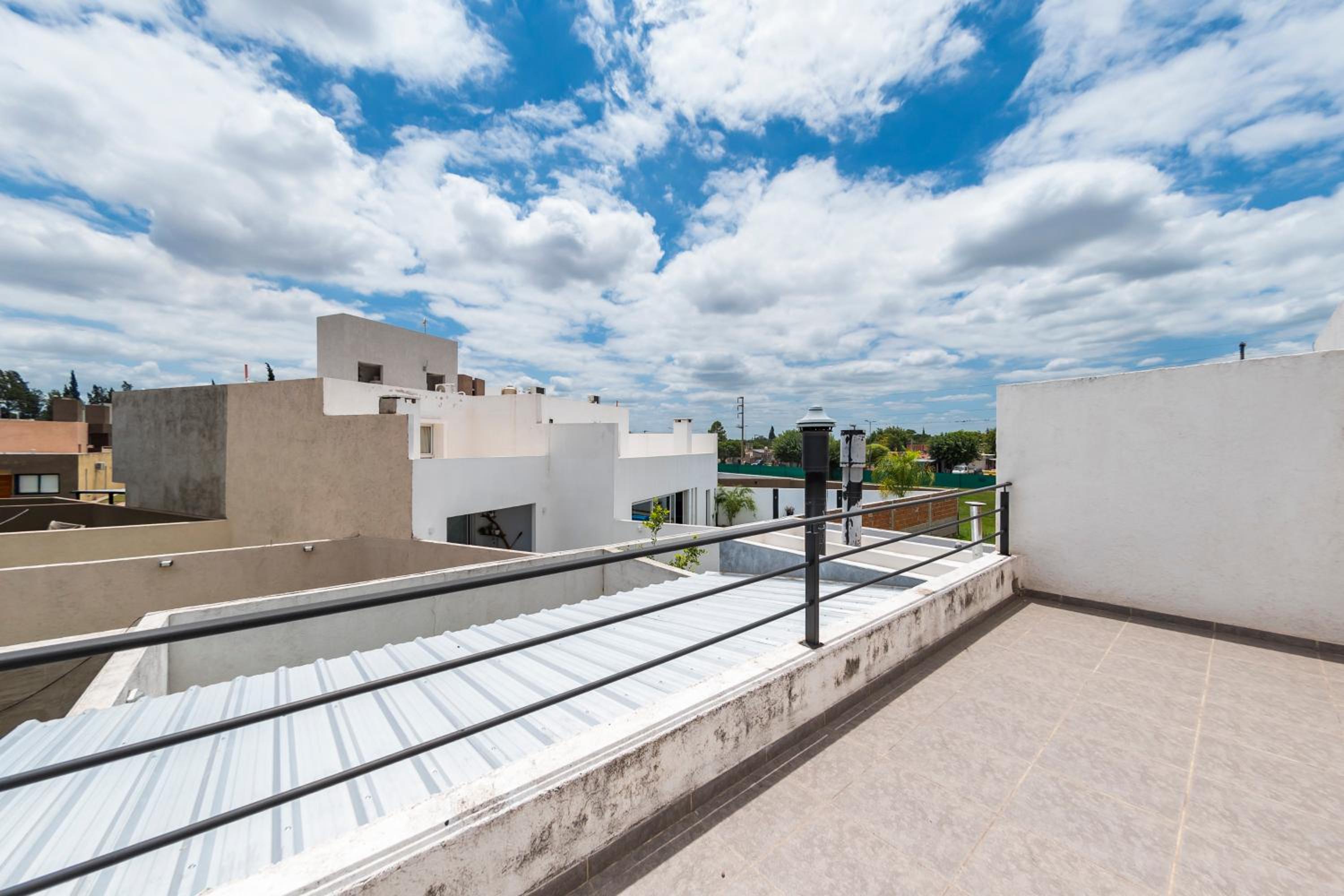 Duplex en Barrio Claros del Bosque - Zona Sur