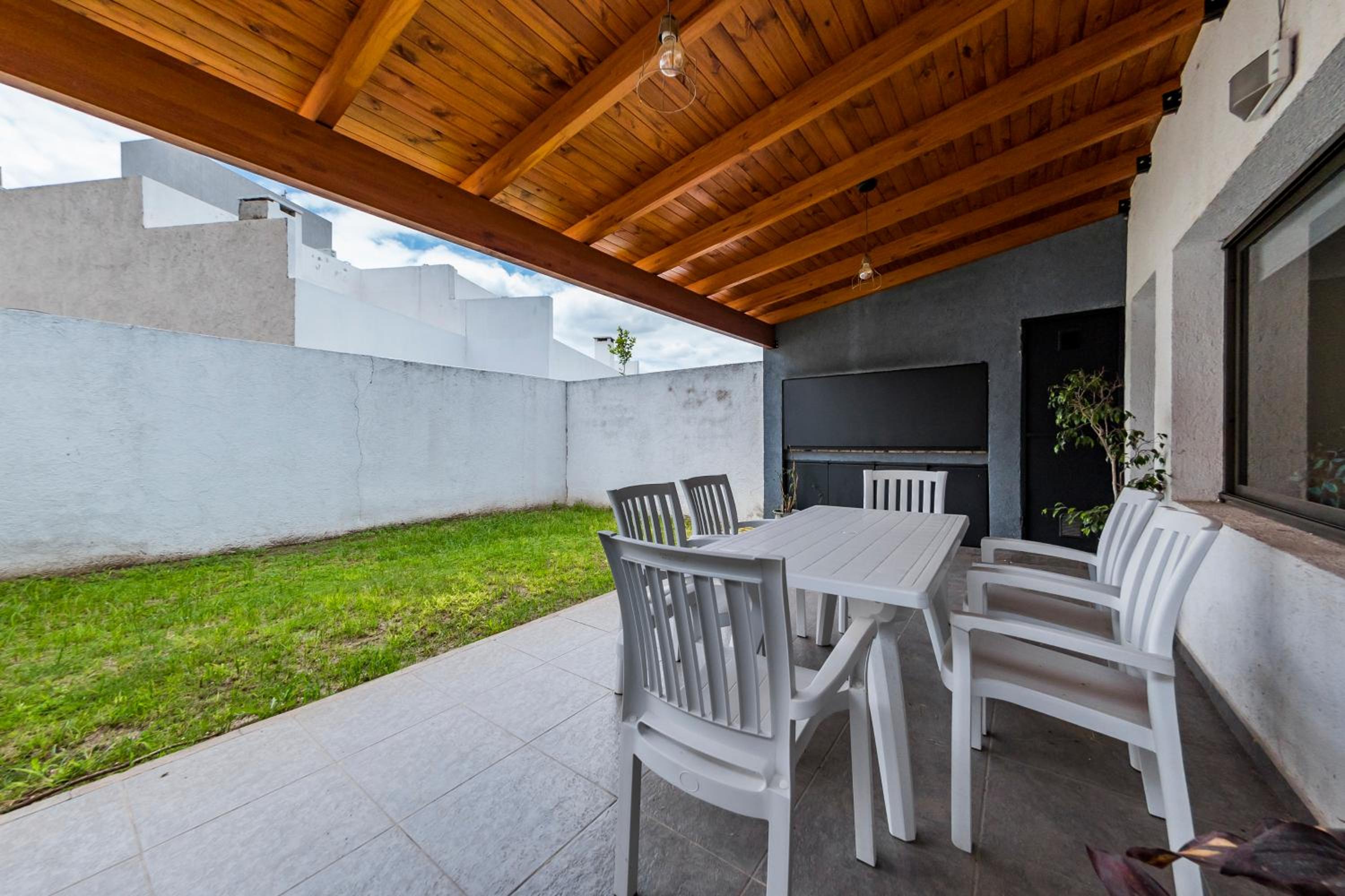Duplex en Barrio Claros del Bosque - Zona Sur