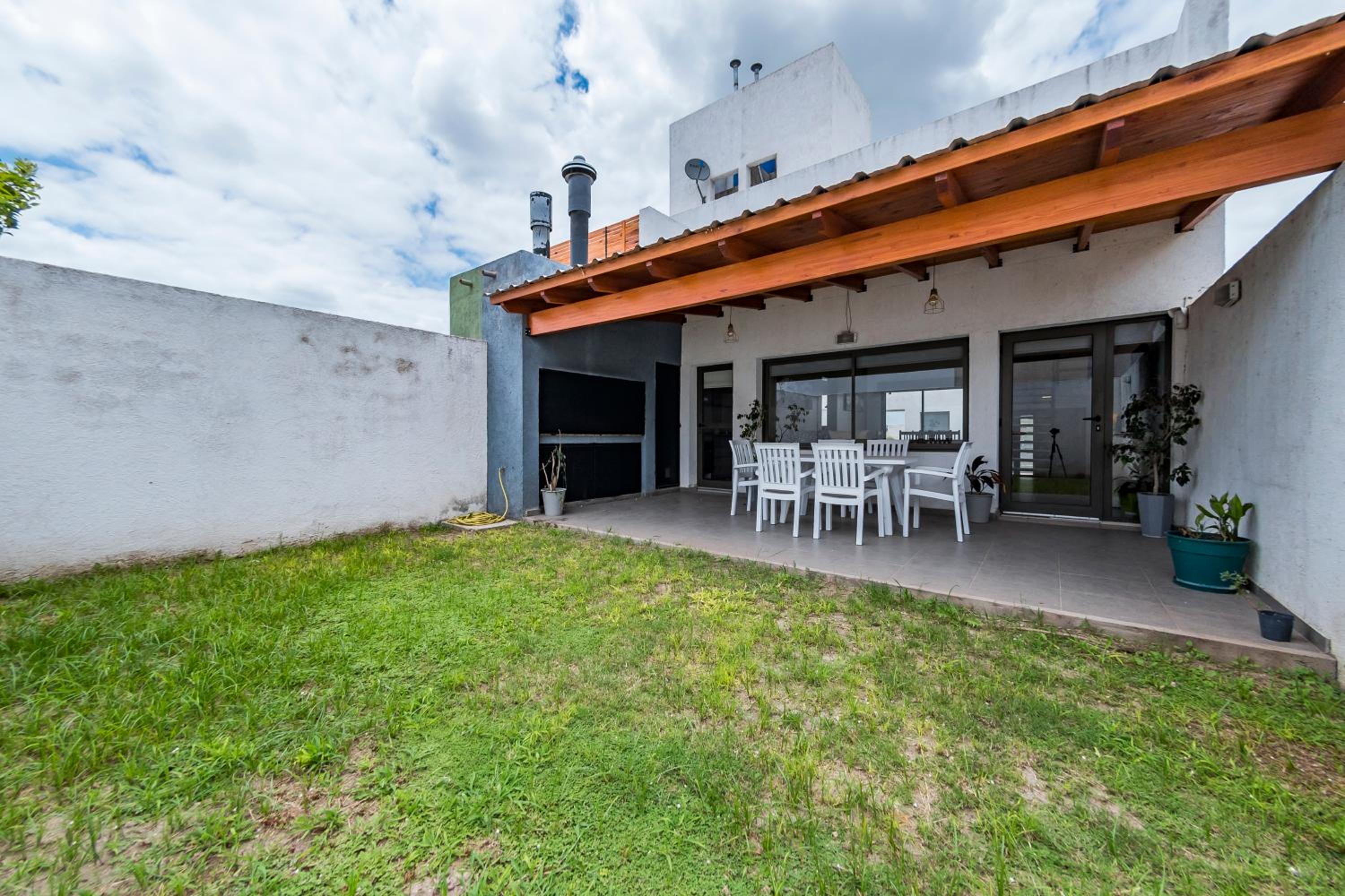 Duplex en Barrio Claros del Bosque - Zona Sur