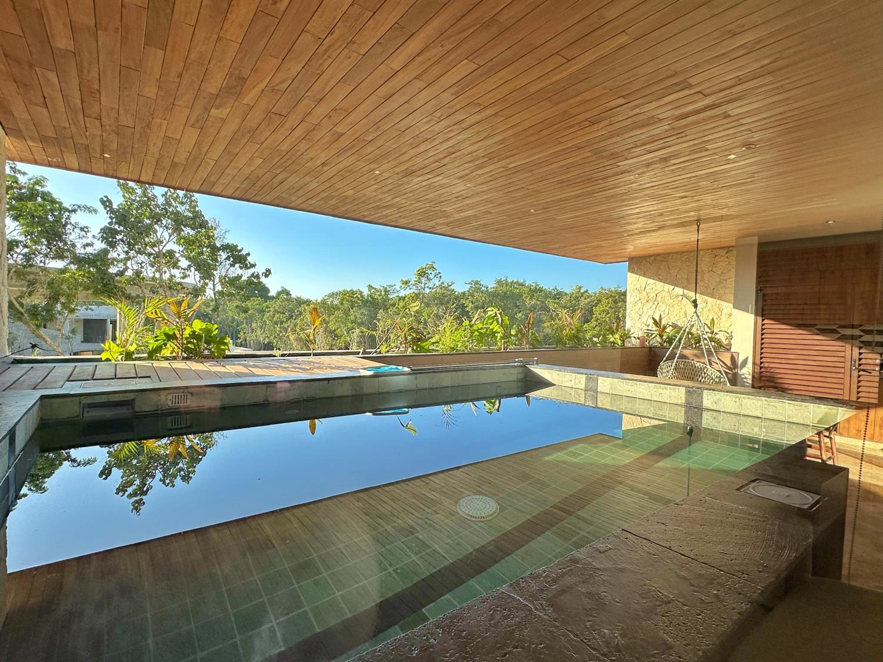 Jungle Beach Sanctuary: Luxury Living view 3