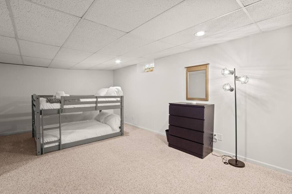 Delight: Bold & Bougie! Sleeps 12! Downtown Boyne view 2
