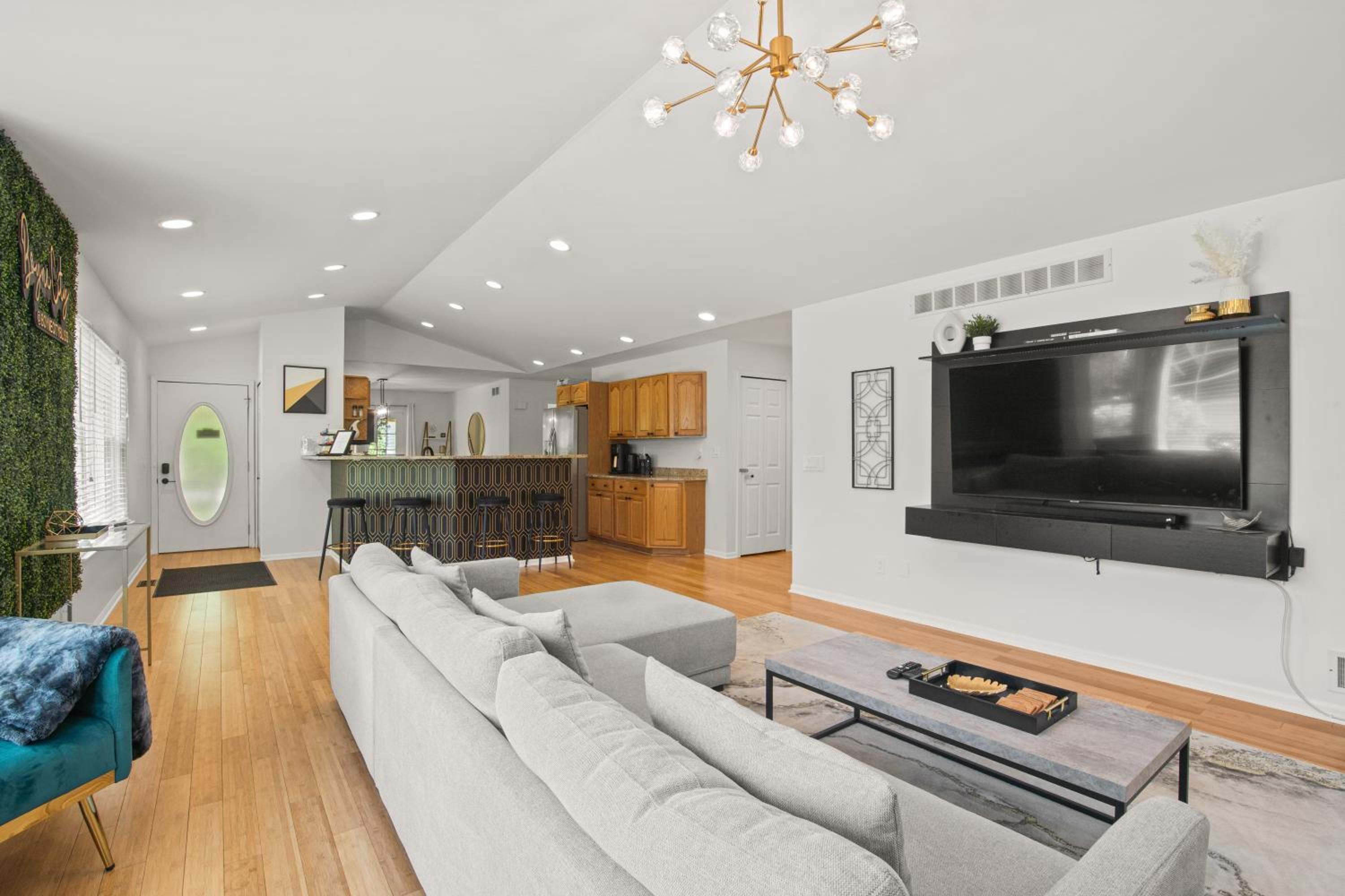 Delight: Bold & Bougie! Sleeps 12! Downtown Boyne view 3