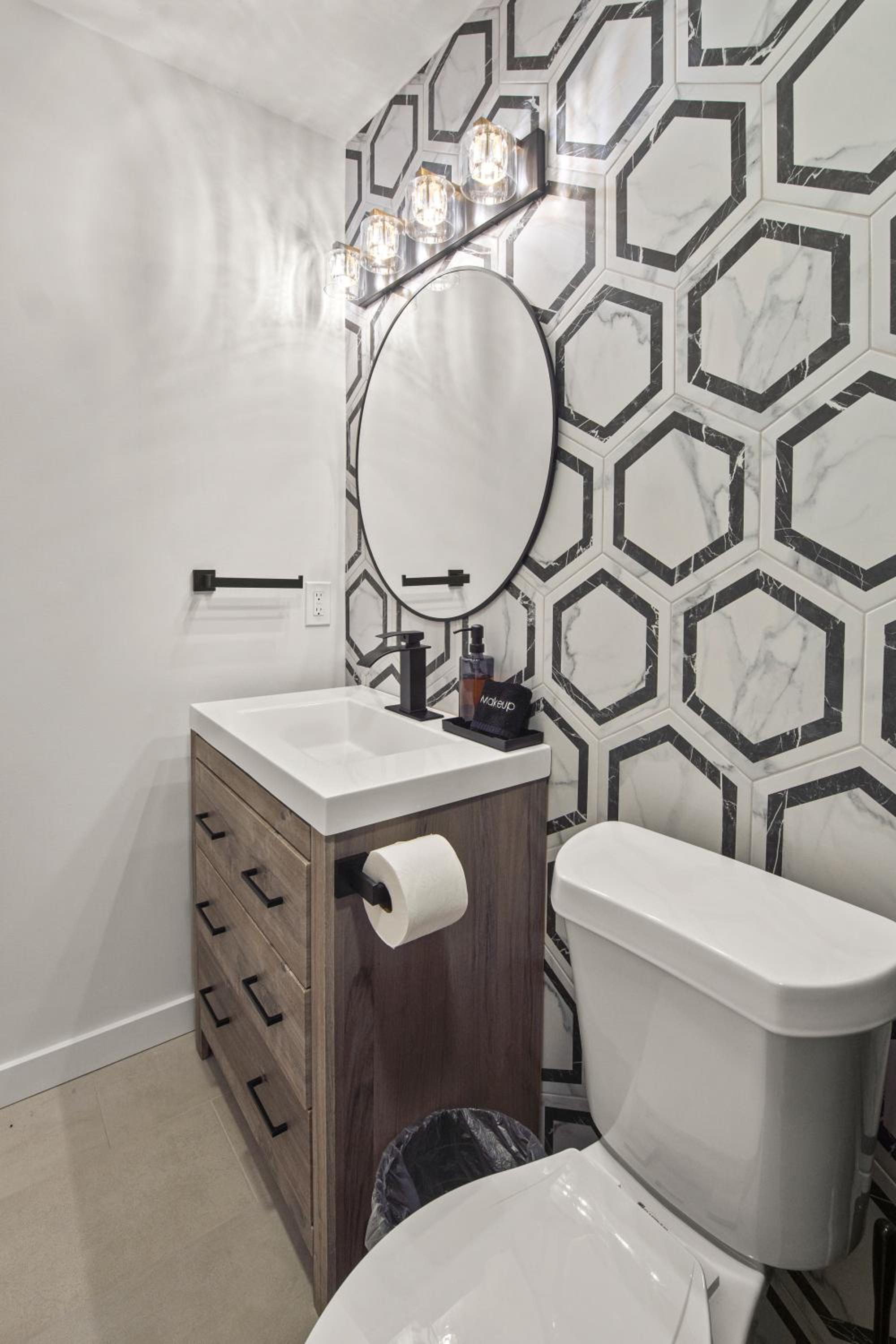 Delight: Bold & Bougie! Sleeps 12! Downtown Boyne view 5