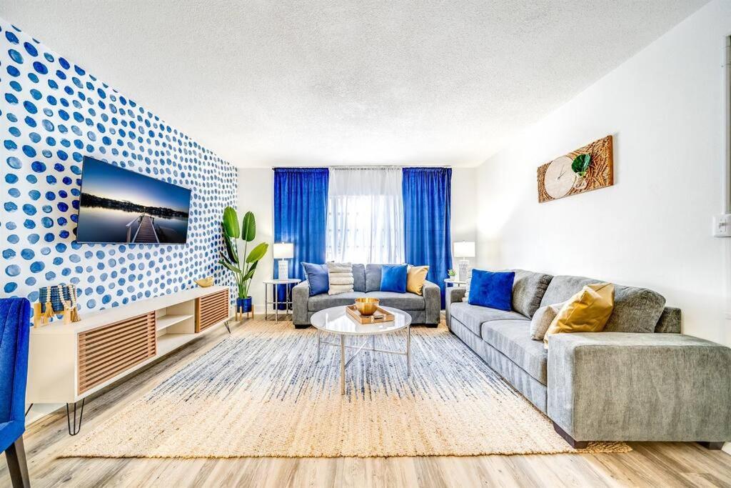 Water Front Condo - First Floor - Palm Wave Says view 2