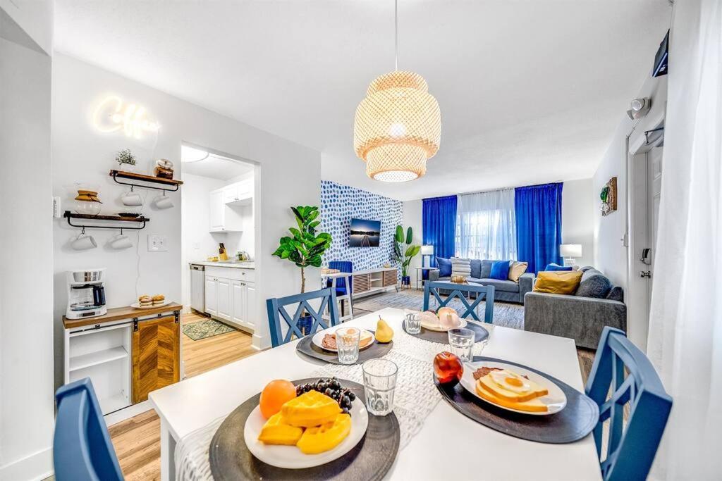 Water Front Condo - First Floor - Palm Wave Says view 5