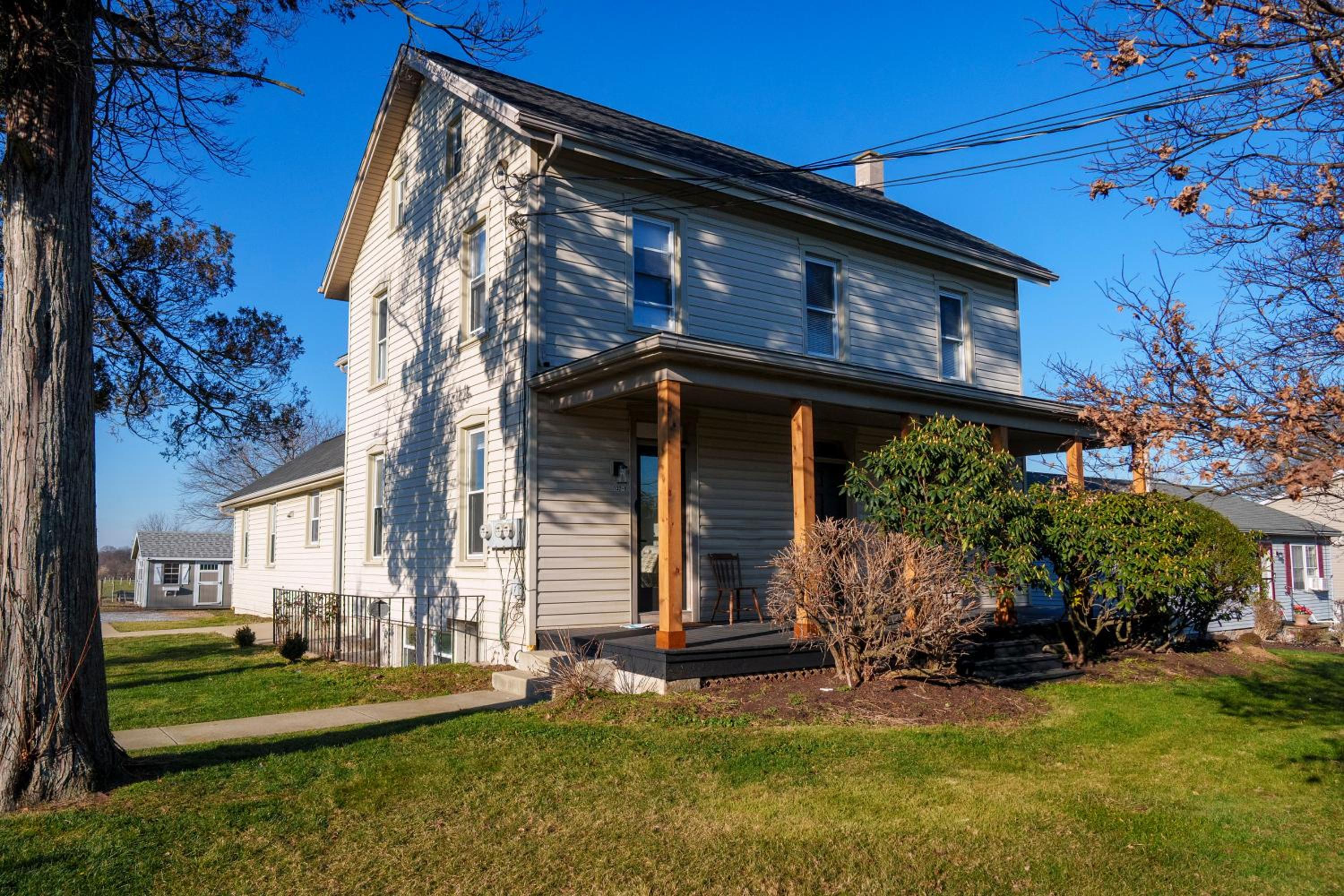 Cozy Farmhouse near all Attractions view 3