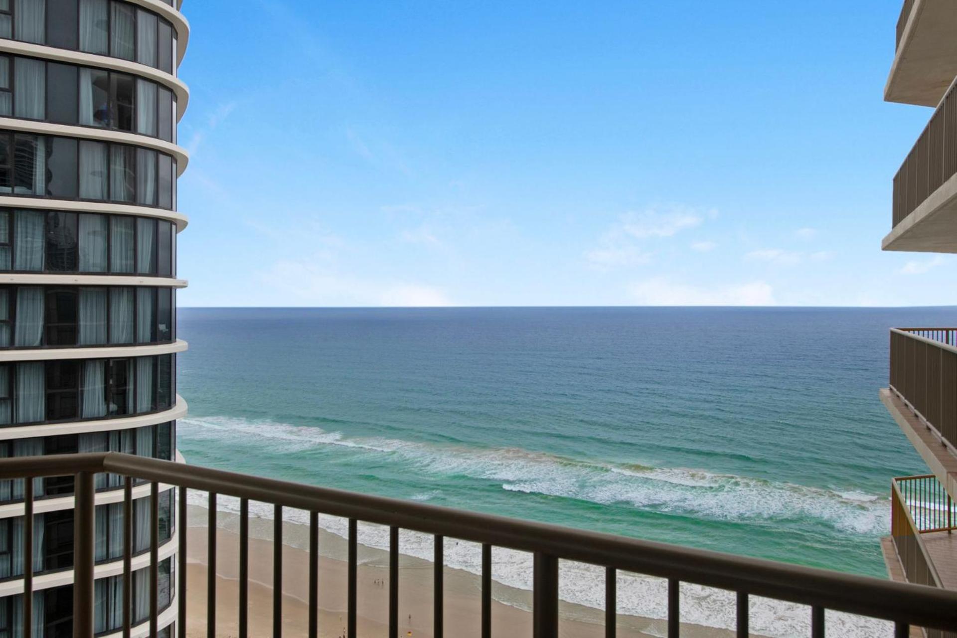 Imperial Surf Modern Beachfront Apartment - CoastHM
